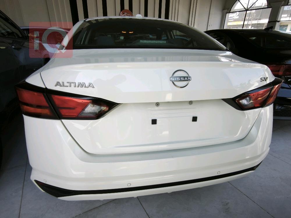 نيسان ألتيما